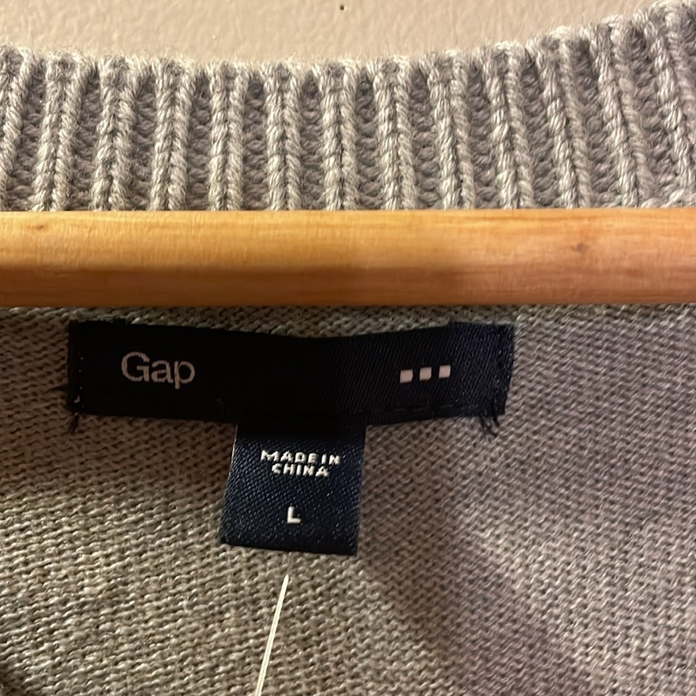 Gap Sweater - Picture 2 of 9